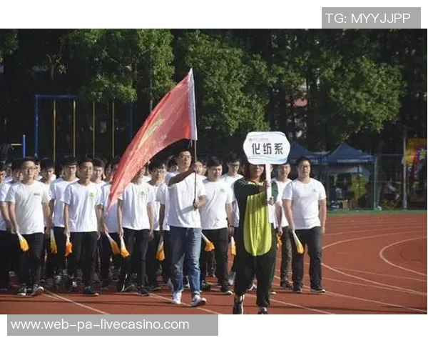 足球兄弟情深共筑梦想赛场携手并进勇攀高峰的青春故事 足球兄弟情深共筑梦想赛场携手并进勇攀高峰的青春故事